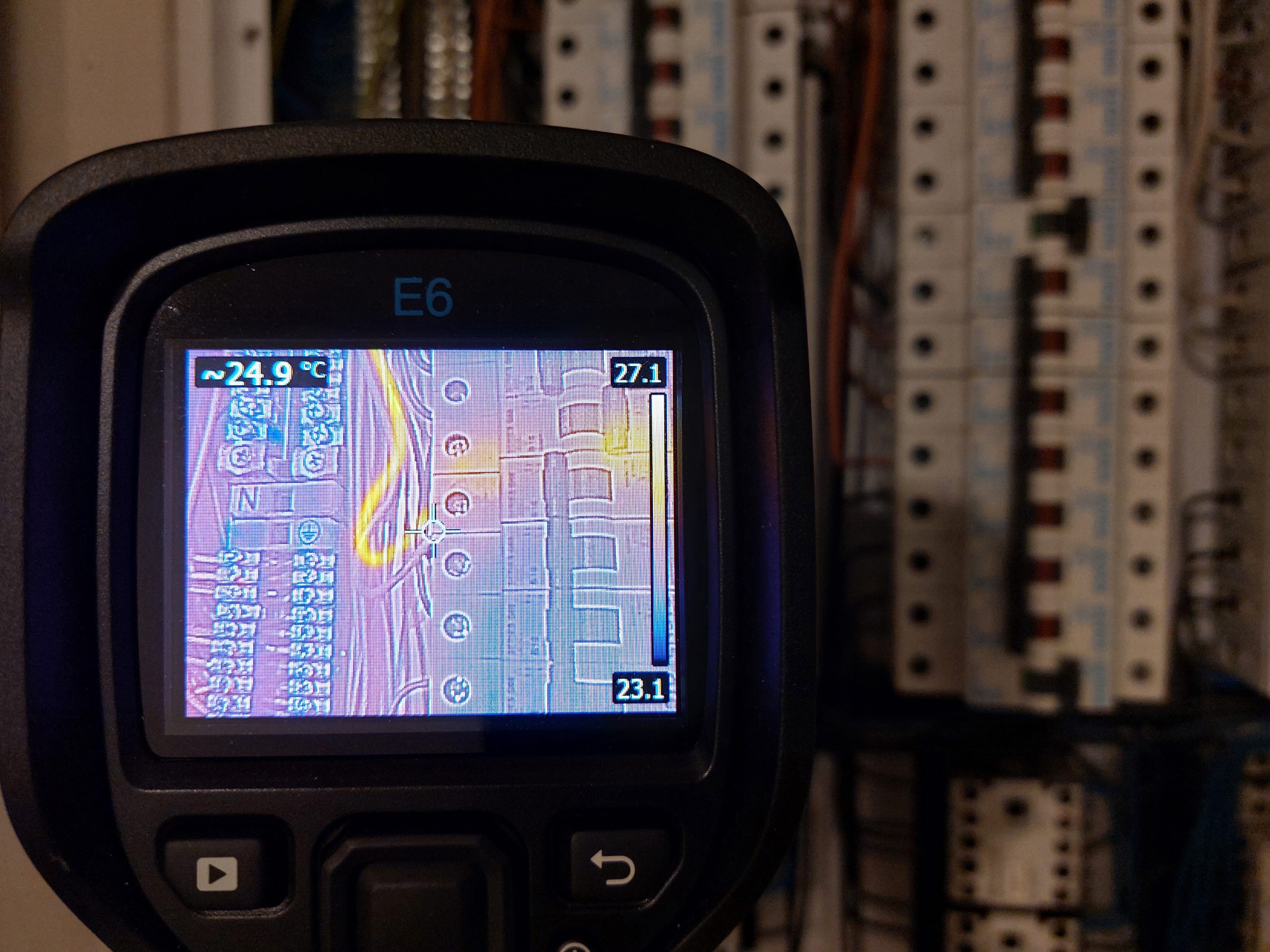 Sähkölaitteiston energiatehokkuus sähköturvallisuus varmennustarkastus määräaikaistarkastus lämpökuvaus flir e6 xt