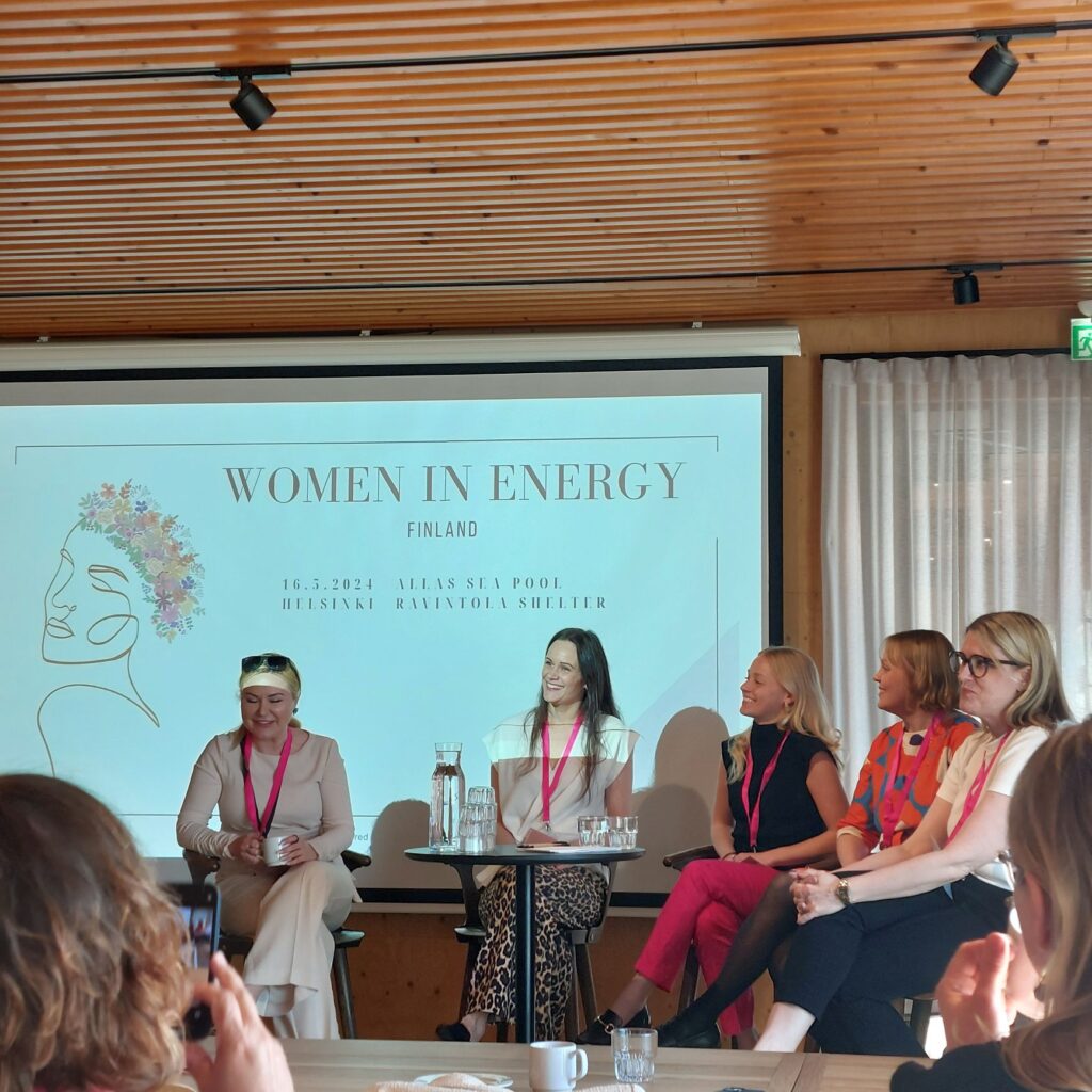 Keskustelupaneeli women in energy tekoäly